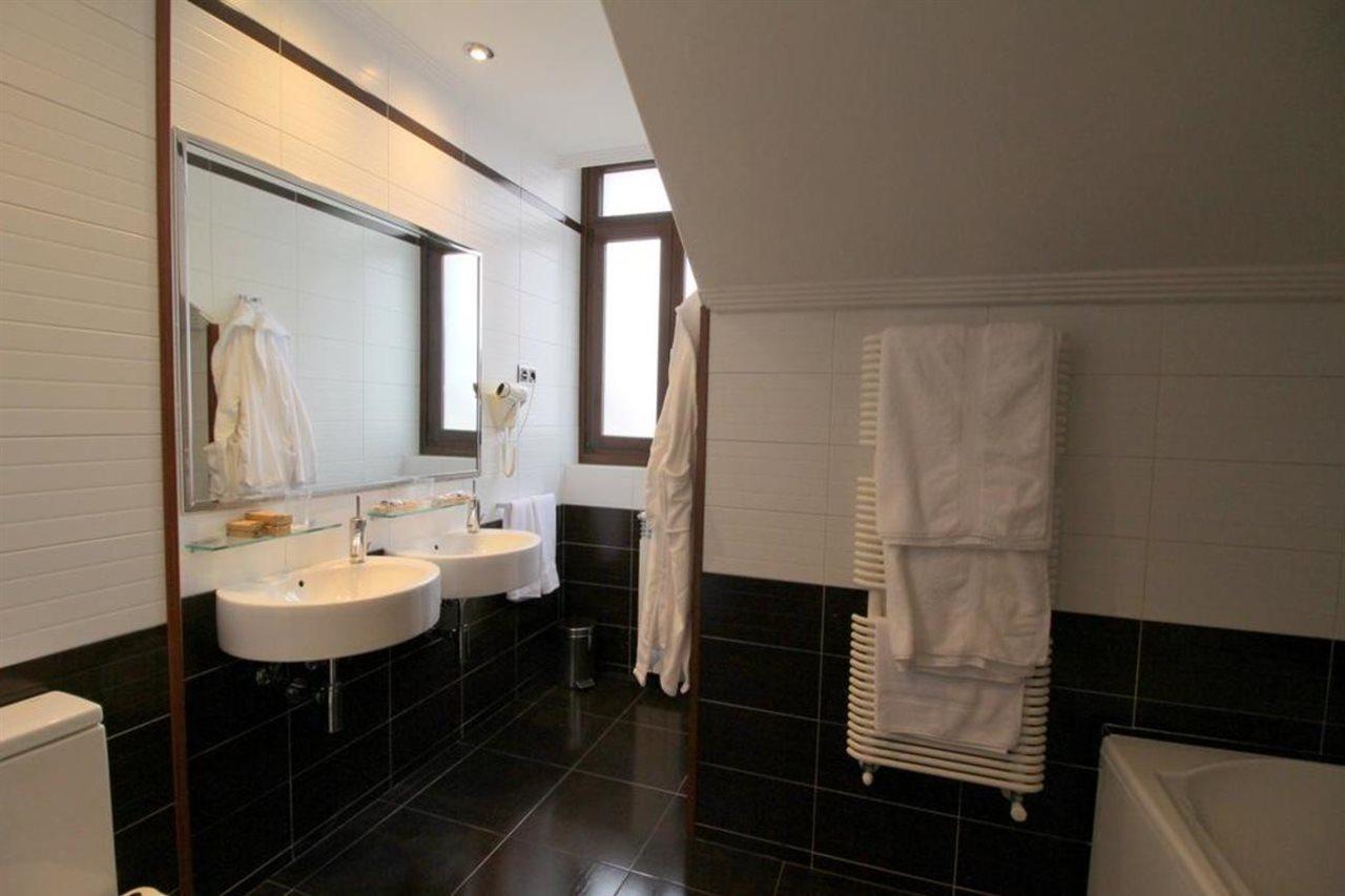 Hospedium Hotel La Casona Del Conde Norena Екстер'єр фото