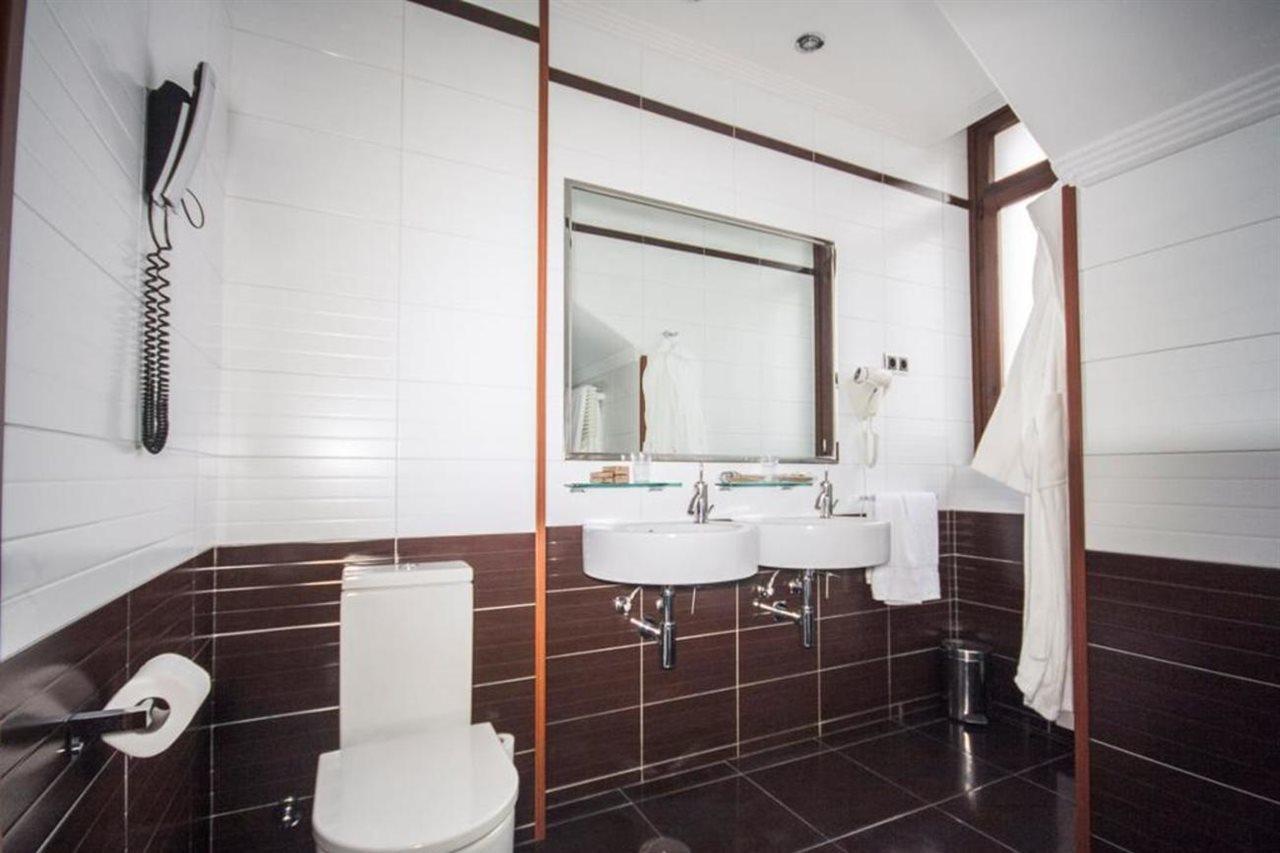 Hospedium Hotel La Casona Del Conde Norena Екстер'єр фото