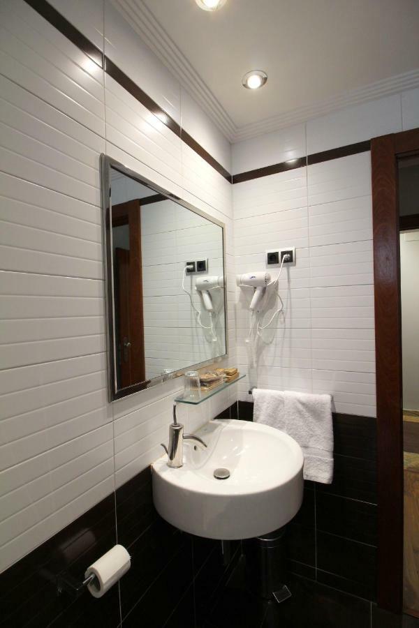 Hospedium Hotel La Casona Del Conde Norena Екстер'єр фото