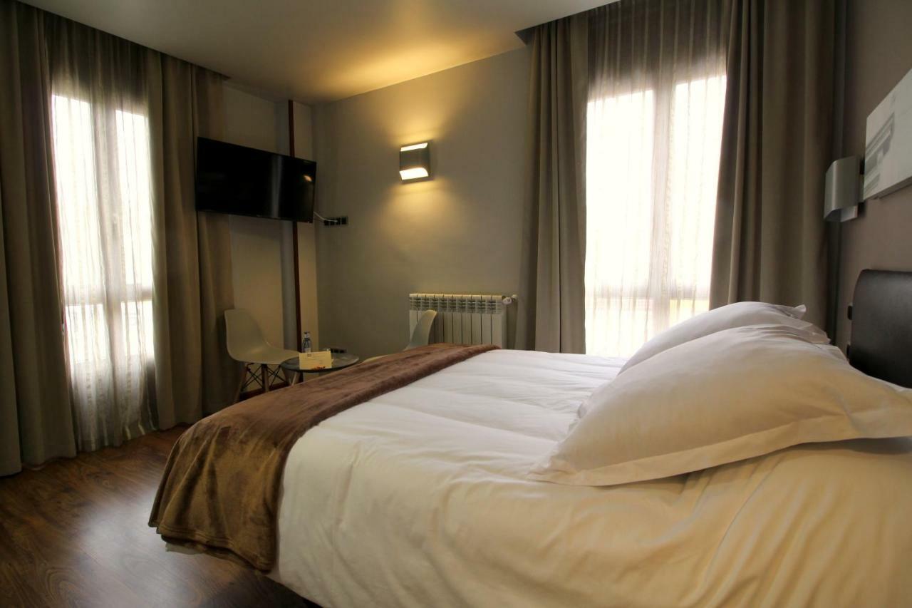 Hospedium Hotel La Casona Del Conde Norena Екстер'єр фото